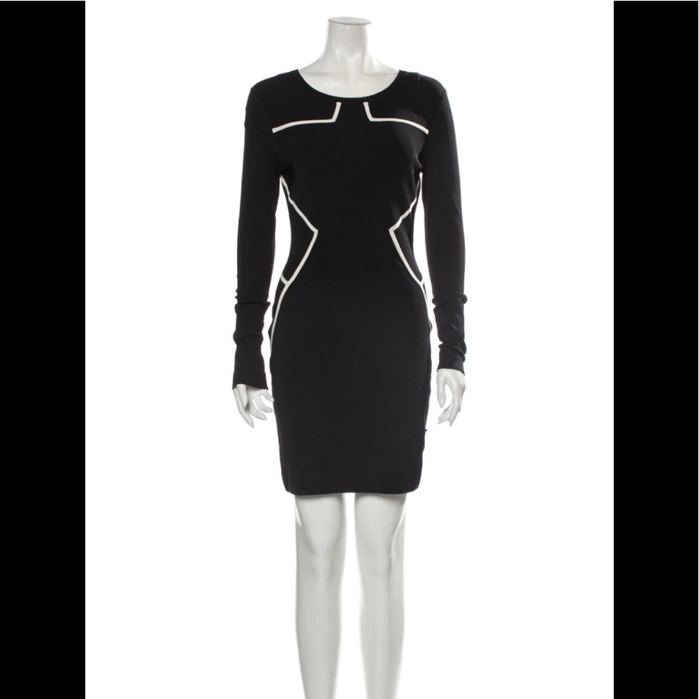 Diane Von Furstenberg Scoop Neck Mini Dress. Small